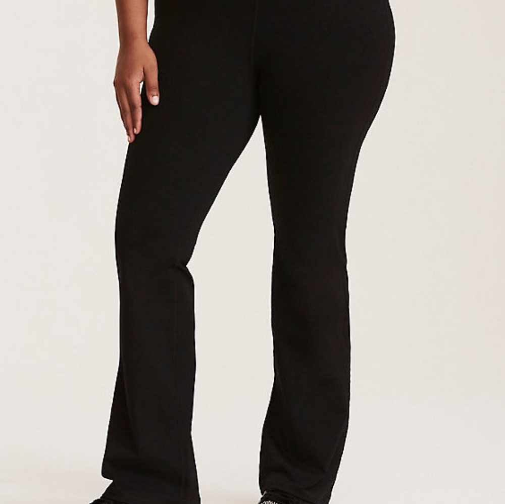 Torrid black active bootcut stretch pants NWT